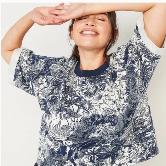 Old Navy Tops - Blue & White Tropical cropped top
